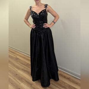 Black dress size 14 but fits like 8